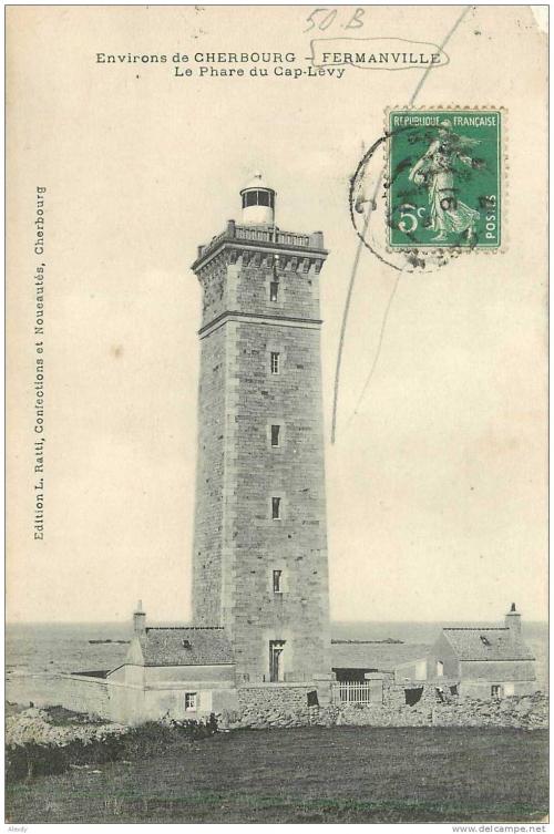 Phare de Fermanville et le Fort de Cap Lévi