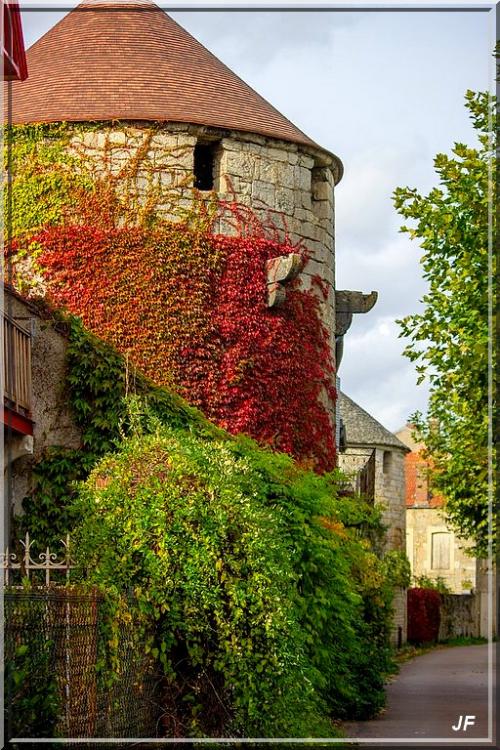 1032 - Noyers-sur-Serein dans l’Yonne (89) 
