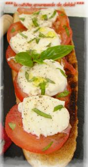 TARTINE TOMATE ,MOZZARELLA