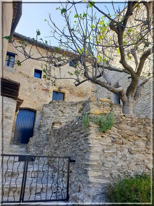 1010 - Vaison-la-Romaine dans le Vaucluse (84)