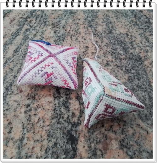 Biscornu N° 442