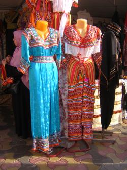Robe kabyle : tradition, symbole et résistance   