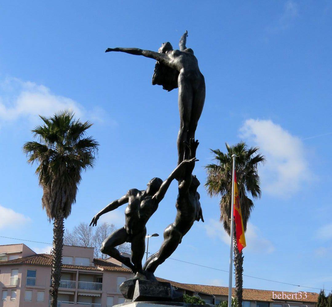 une statue à Antibes