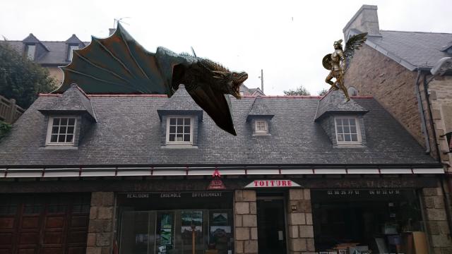 Saint michel combat le dragon à St Michel en grève