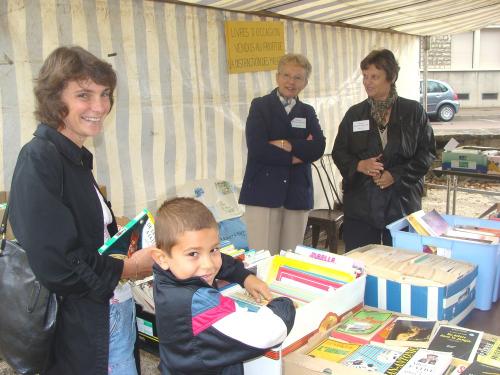La foire aux vieux papiers au jardin de la Mairie...