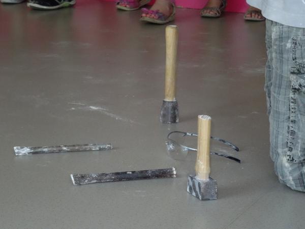 Les élèves de la Moyenne Section et de la Grande section de la Maternelle Cailletet se sont initiés à la sculpture avec Arno Mercier