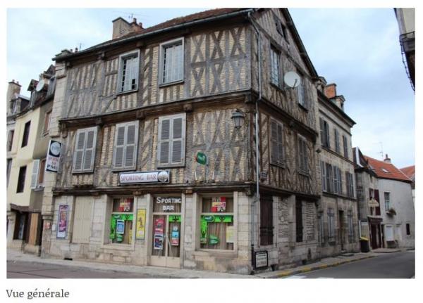 Une superbe maison à pans de bois à Châtillon sur Seine, rue du Bourg...