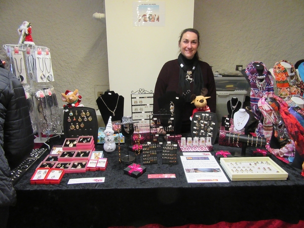 Le Marché de Noël du Zonta-Club vous attend encore aujourd'hui, salle des Bénédictines de l'Hôtel de Ville de Châtillon sur Seine....