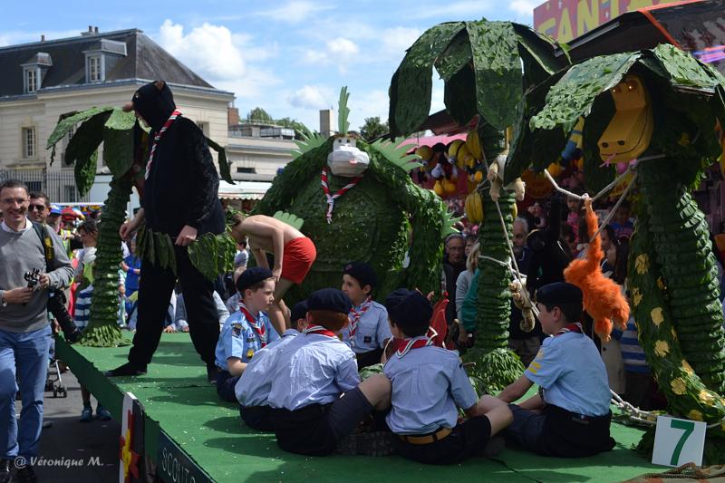 Rambouillet : Fête du Muguet : défilé (1)