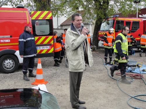 Démonstrations des Sapeurs-Pompiers Châtillonnais en direction des élèves du Collège Fontaine des Ducs de Châtillon sur Seine...