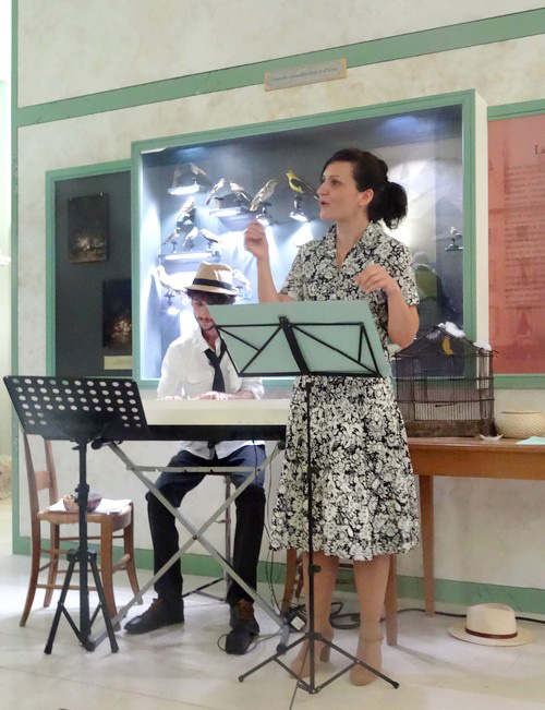 "l'Envolée" un beau spectacle poétique proposé lors de la "Journée de l'Ecrit", par la Bibliothèque Municipale et le Musée du Pays Châtillonnais-Trésor de Vix
