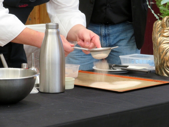 Takashi Kinoshita a démontré tout son savoir-faire au Salon Arts et Saveurs du Lions Club Châtillonnais