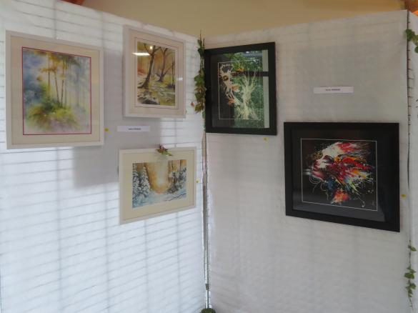 Au Salon d'Automne de Chamesson en 2024, 35 peintres ont présenté 165 tableaux, tous plus beaux les uns que les autres !