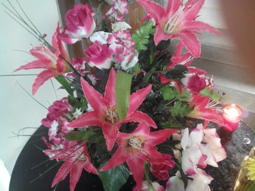 Poèmes divers : Les fleurs du papier de ta chambre