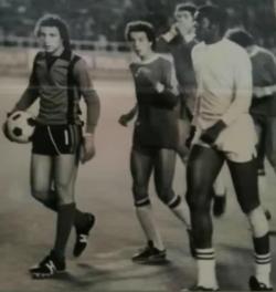 Samedi 6 Novembre 1976 au Stade du "5 Juillet 1962"  1/2 Finale Retour MCA-Enugu Rangers 3-0