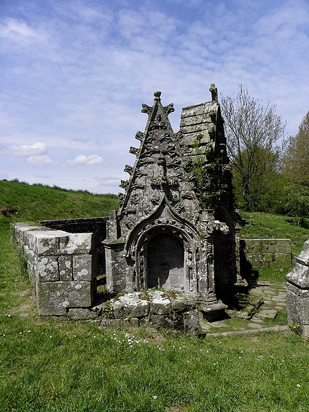 File:Pluméliau (56) Chapelle Saint-Nicodème Fontaines 08.JPG