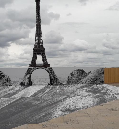 Trompe œil avec la tour Eiffel