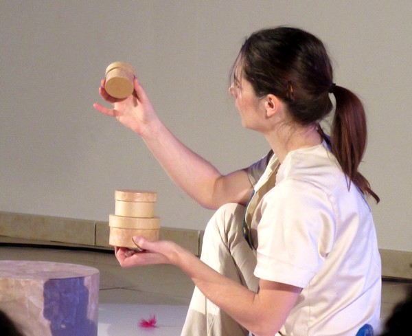 "Boîteà boîte" un adorable spectacle pour un très jeune public de 1 an à 5 ans, a eu lieu au théâtre Gaston Bernard