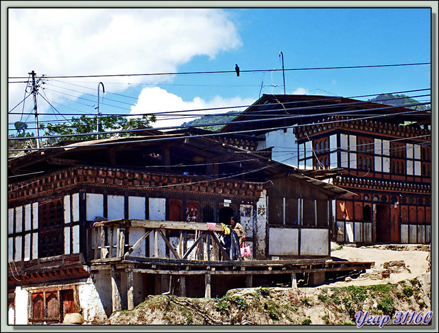 Blog de images-du-pays-des-ours : Images du Pays des Ours (et d'ailleurs ...), A proximité du Dzong de Punakha: de l'architecture pur style bhoutanais - Punakha - Bhoutan