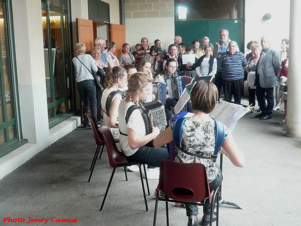 Un beau concert de France-Accordéon a été donné au Salon des Peintres des Amis du Châtillonnais
