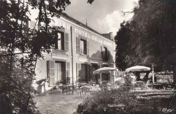 Quelques cartes postales représentant les commerces d'autrefois à Châtillon sur Seine.....