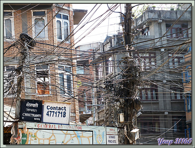 Blog de images-du-pays-des-ours : Images du Pays des Ours (et d'ailleurs ...), Le désespoir des électriciens népalais - Chhetrapatri Chowk - Katmandou - Népal