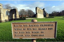 Glastonbury - Les archéologues fantômes