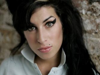 Amy Winehouse: paint it black