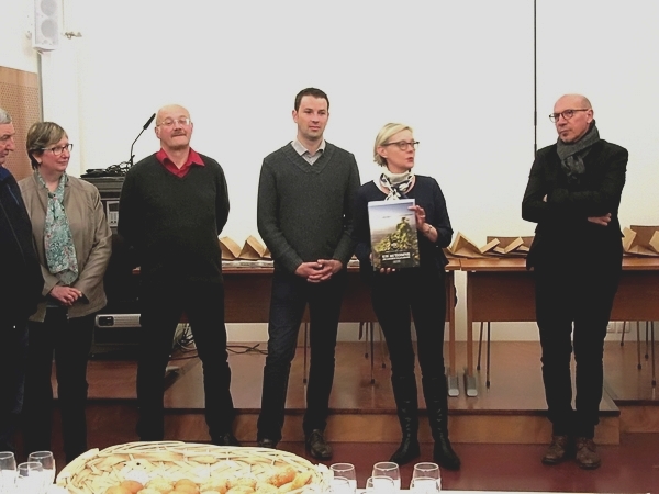 Une nouvelle, et dernière, exposition de "L'invitation au voyage" avrc des photos de Claire Jachymiak animera, tout l'été,les murs de la cour du Musée du Pays Châtillonnais-Trésor de V