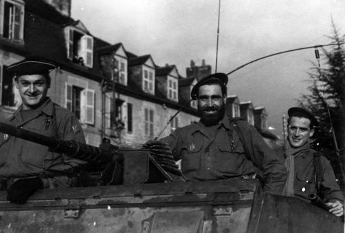 * TRESORS D'ARCHIVES  : photographies de  la 1ère DFL à Guéret (décembre 1944)