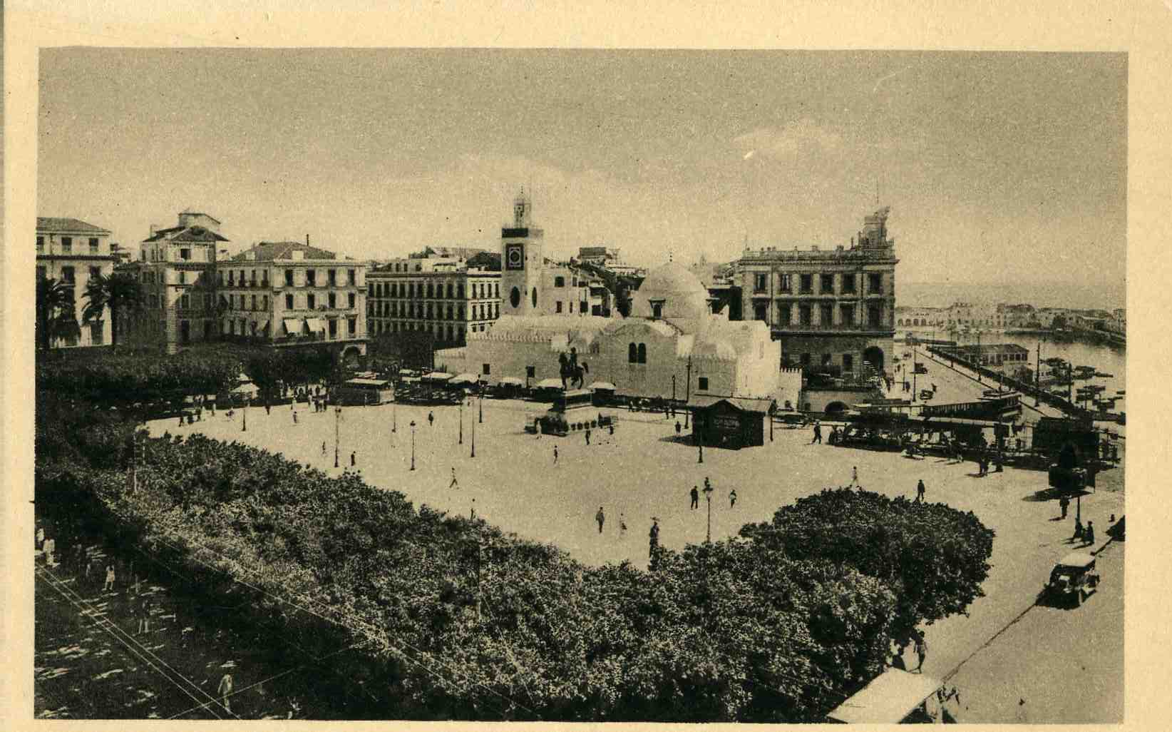 carte postale d'Alger - Place du Gouvernement et Mosquée de la pêcherie