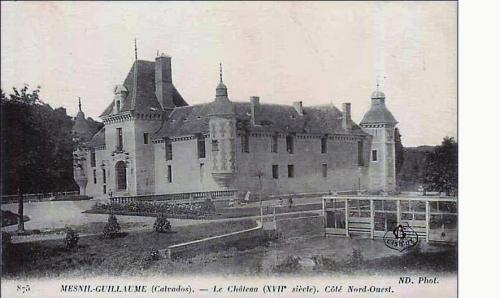 LES REMPARTS DU MESNIL-GUILLAUME (Calvados)
