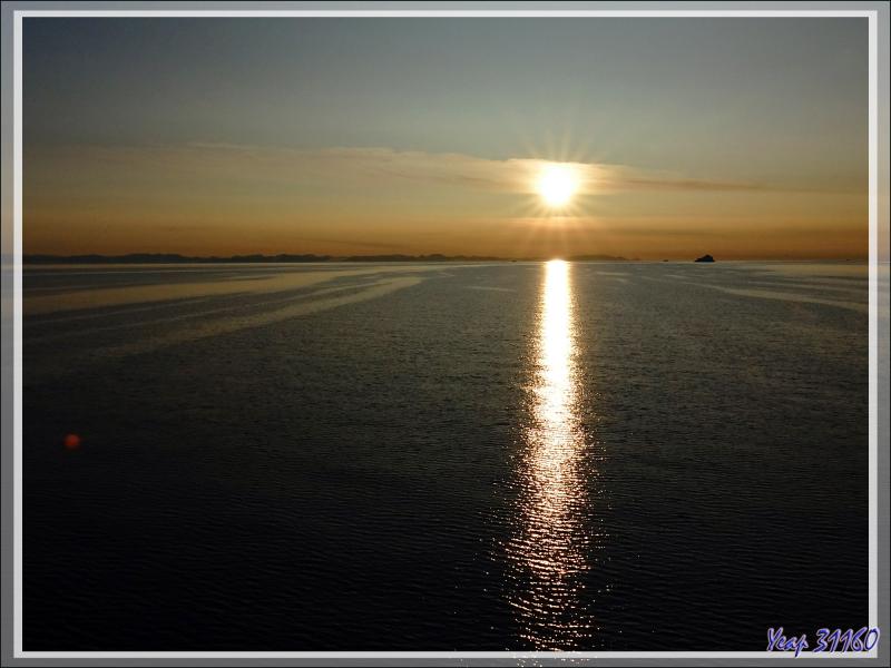 Superbe soleil de minuit ... 30 mn vu au large du Nunavut - Mer de Baffin - Canada