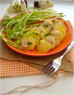 SALADE DE PISSENLIT,POMMES DE TERRE PRIMEUR