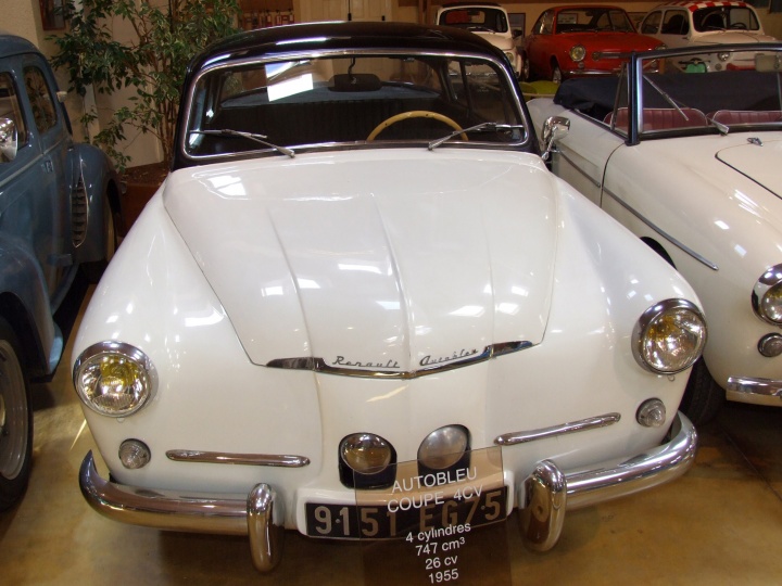 DES 4 CV  TRES SPECIALES