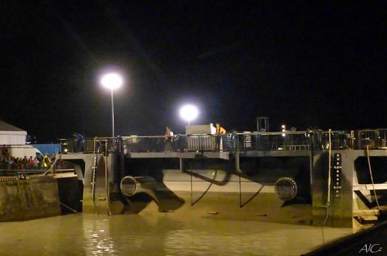 Le bateau-porte est décoincé