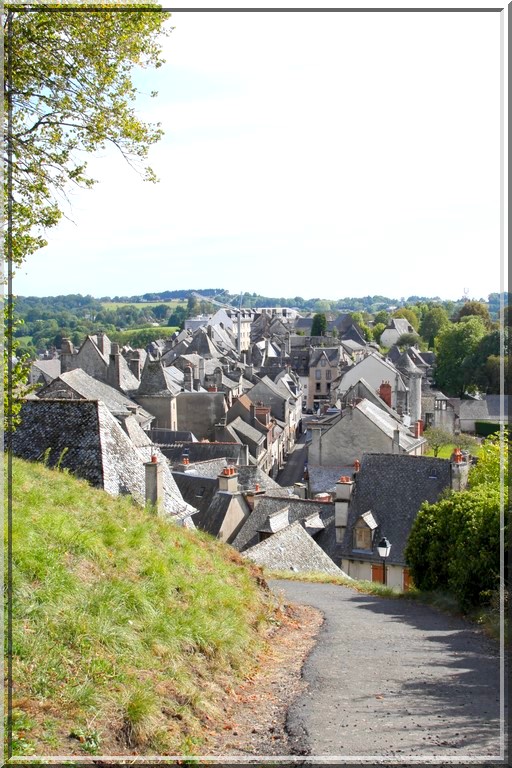 949 - Mur de Barrez dans l’Aveyron (12)