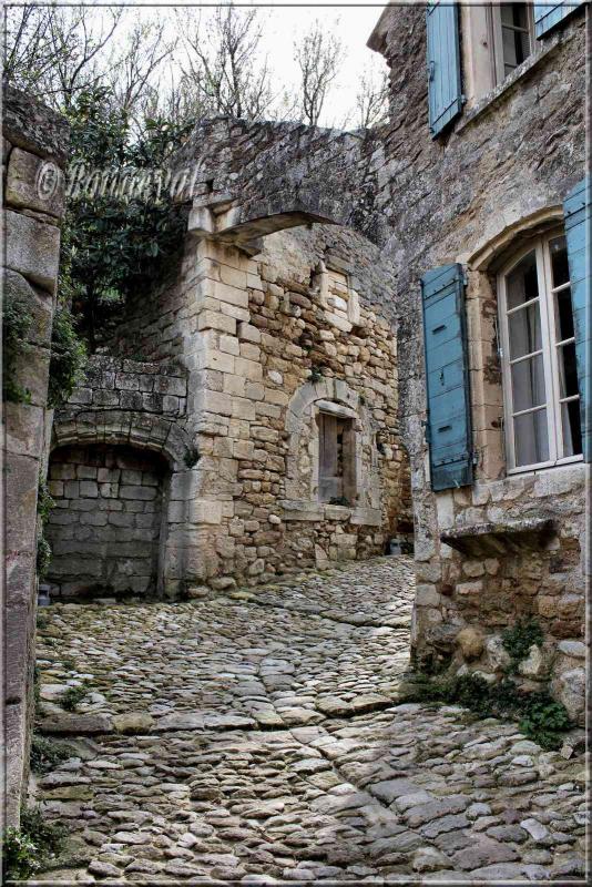 Oppède-le-Vieux Vaucluse rue de l'Hôpital