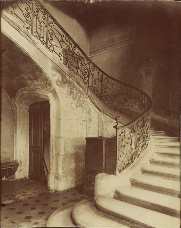 Atget Paris Hotel de la Brinvilliers l empoisonneuse Rue Charles V 12 594x750 Le Paris de 1900 par Atget 