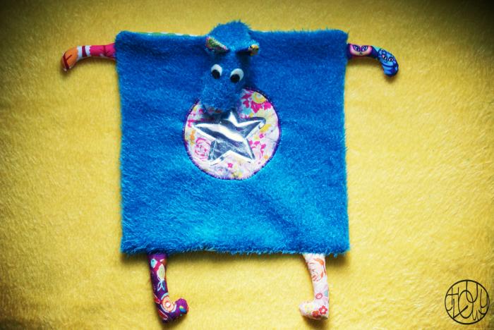 Le doudou de la mini-renarde