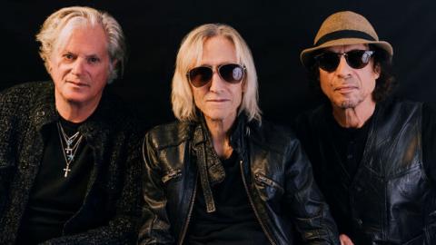 MICHAEL THOMPSON BAND - Les détails du nouvel album The Love Goes On ; Lyric Video "The Love Goes On"