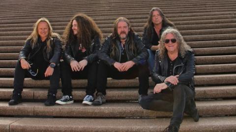TANK - "Walking Barefoot Over Glass" Vidéo Live