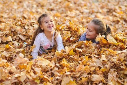Enfants et l'automne