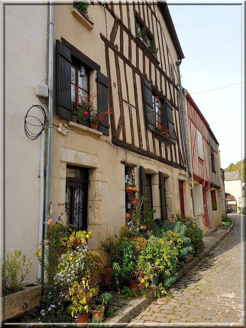 1032 - Noyers-sur-Serein dans l’Yonne (89) 