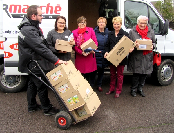 Le Zonta Club de Châtillon sur Seine a offert des produits alimentaires et d'hygiène aux bébés des Restos du Coeur