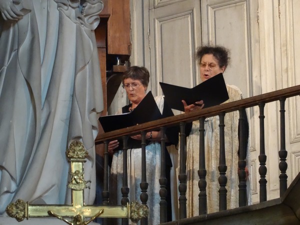 Les Ambrosiniens, les Dames de Pontigny et la Schola de Pontigny ont donné un magnifique concert dans l'ancienne église de l'abbaye Notre-Dame à Châtillon sur Seine