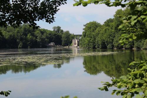 Château de la Dame Blanche et étangs de Comelles à Coye la Forêt (Oise)