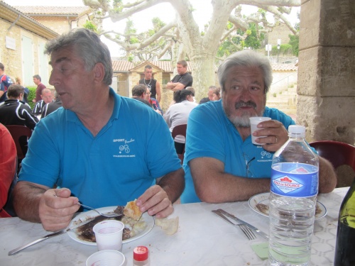 FAUCON 84 - 16 Quadrettes le 8 Mai 2012