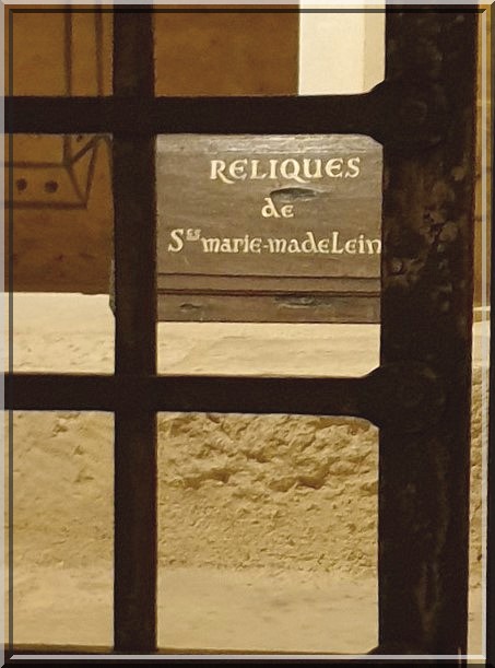 1034 - Vézelay sous la pluie,  dans l’Yonne (89)  Suite Art.1033