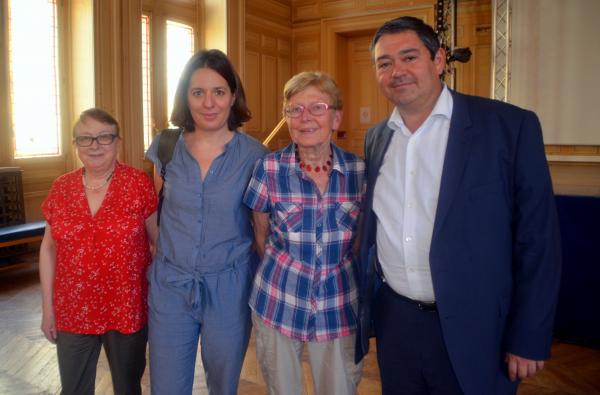 Une dictée intergénérationnelle à la Mairie du 13ème